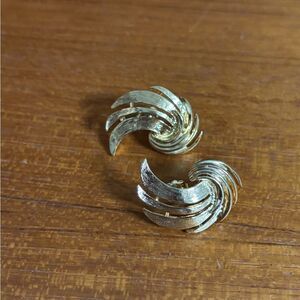 Avon Earrings Vintage Gold Toned